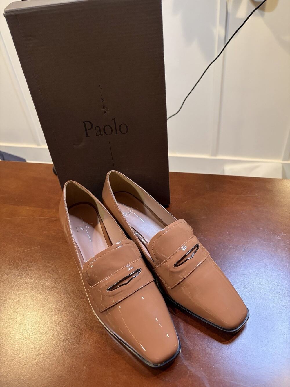 Linea Paolo Brown Patent Leather Square Toe Loafer Heels Hardware Womens 9M